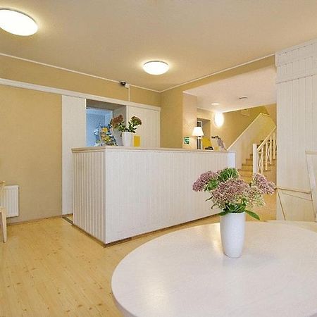 Kongo Hotel Haapsalu Buitenkant foto