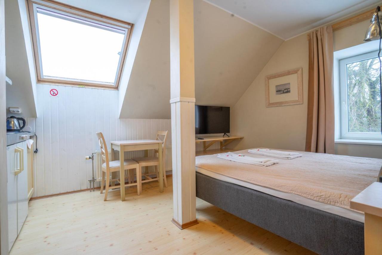 Kongo Hotel Haapsalu Buitenkant foto