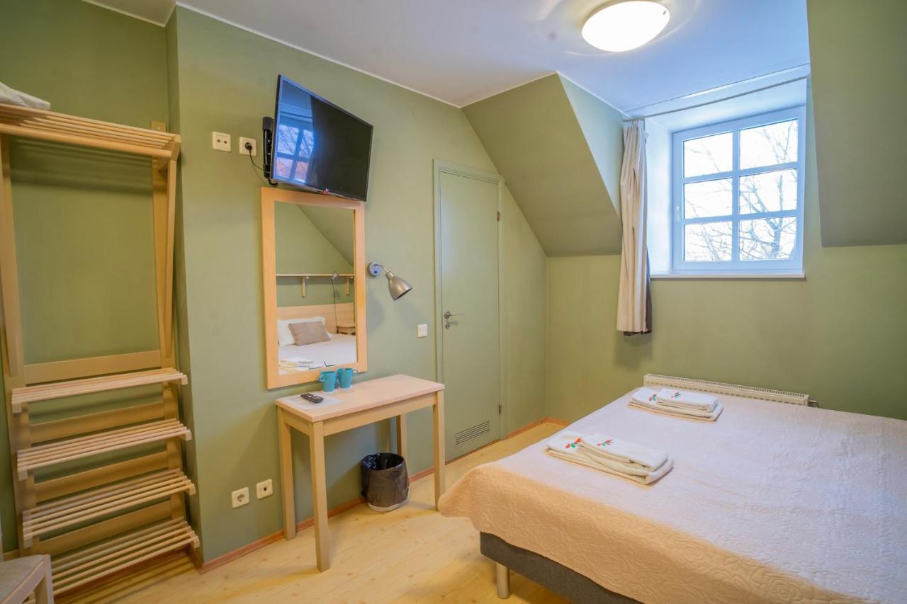 Kongo Hotel Haapsalu Buitenkant foto