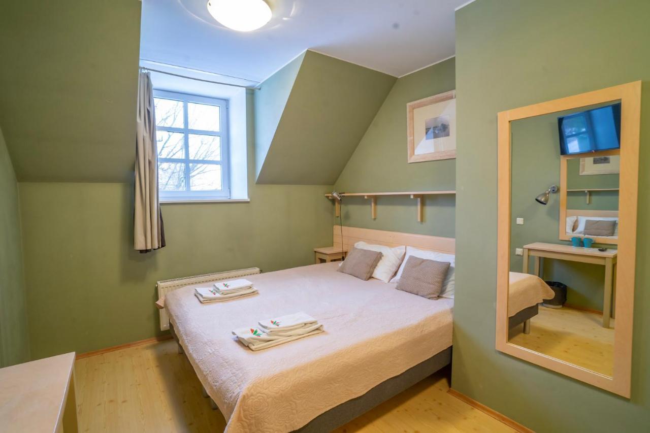 Kongo Hotel Haapsalu Buitenkant foto
