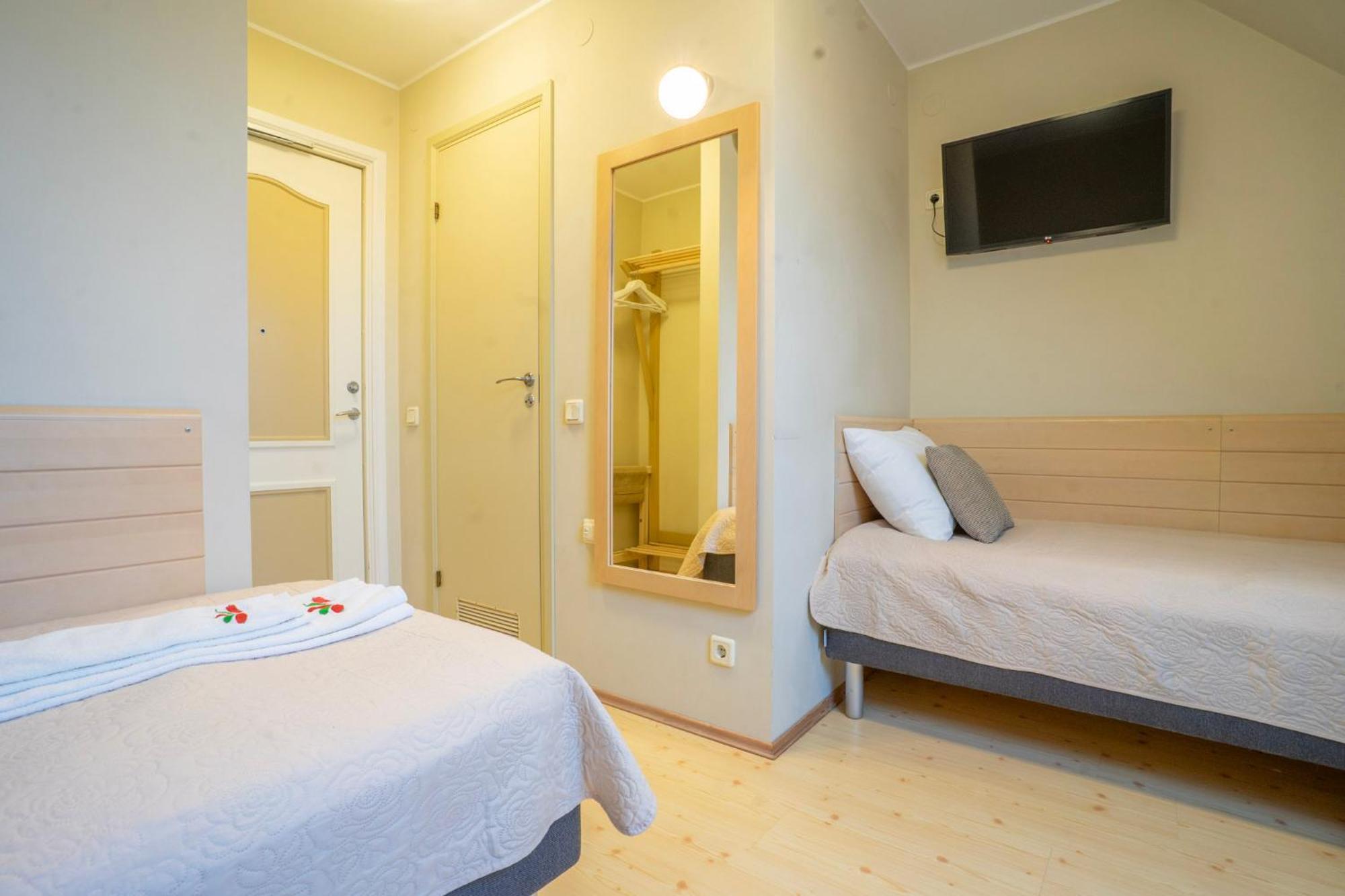 Kongo Hotel Haapsalu Buitenkant foto
