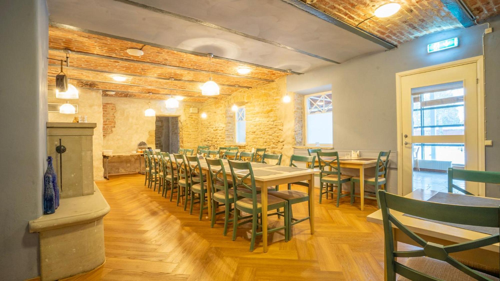 Kongo Hotel Haapsalu Buitenkant foto