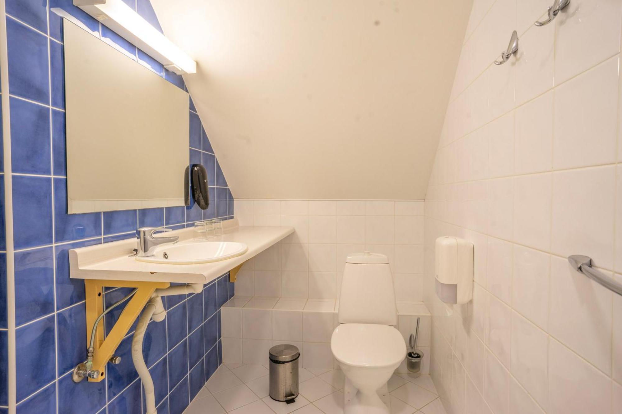 Kongo Hotel Haapsalu Buitenkant foto