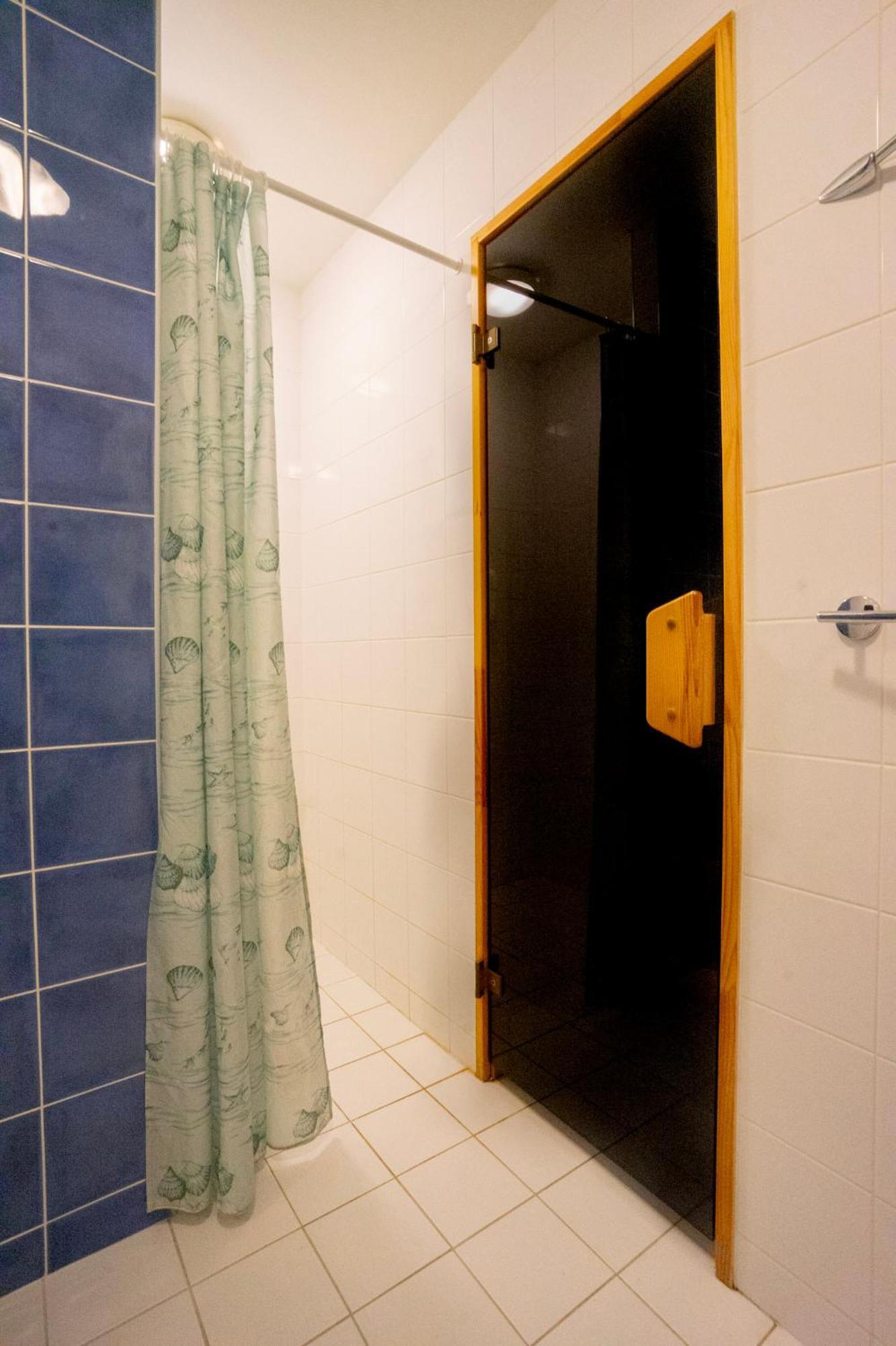 Kongo Hotel Haapsalu Buitenkant foto