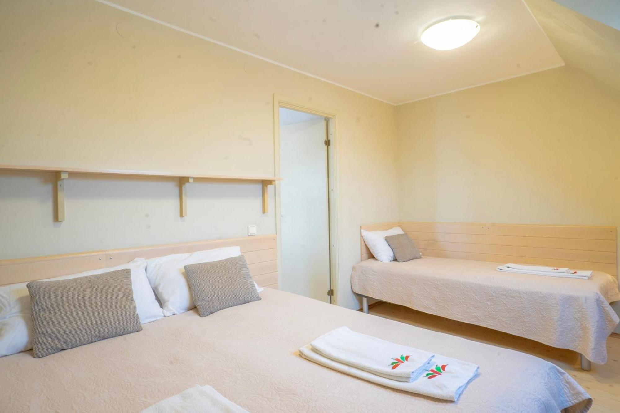Kongo Hotel Haapsalu Buitenkant foto