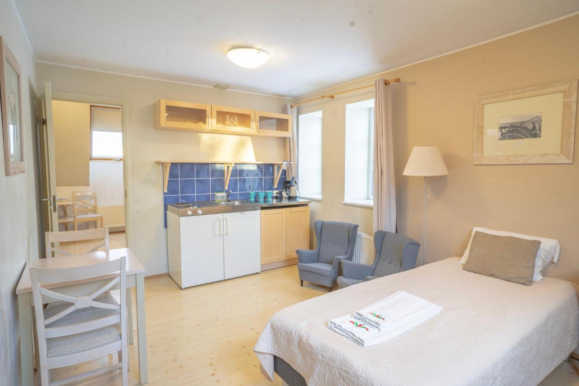 Kongo Hotel Haapsalu Buitenkant foto