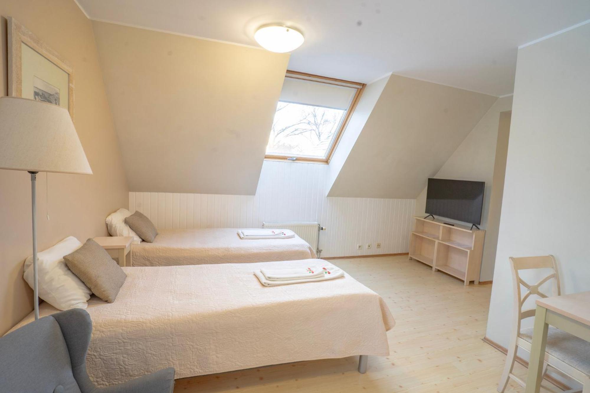 Kongo Hotel Haapsalu Buitenkant foto