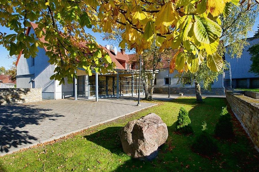 Kongo Hotel Haapsalu Buitenkant foto